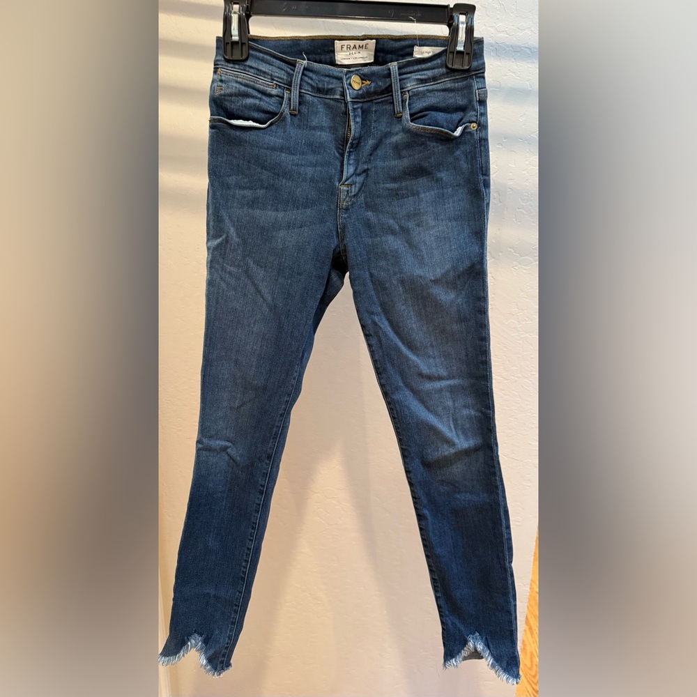 Frame Le High Skinny Jean - V Fray Crop